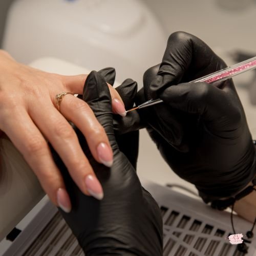 Atendimento profissional de unhas em gel no Espaço Eli Santos